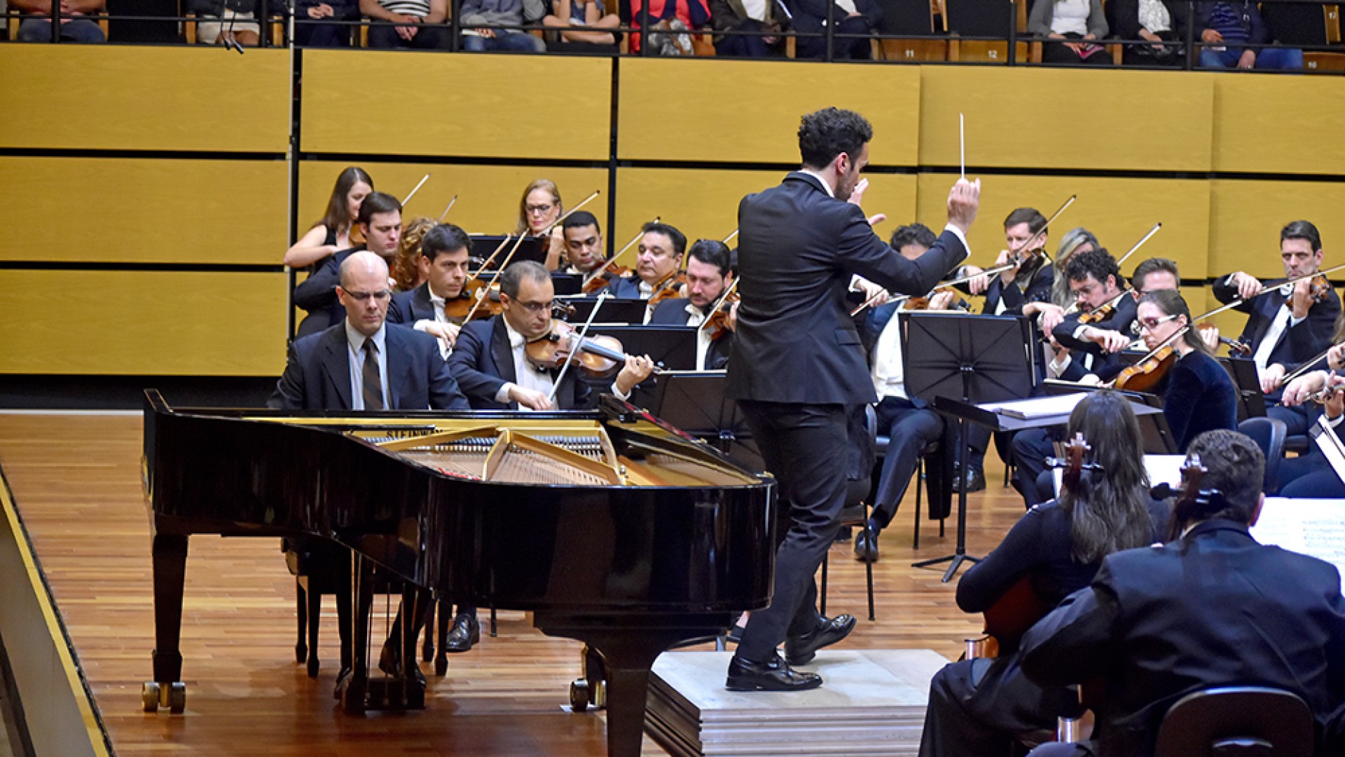 Ospa emociona público em concerto regido por maestro uruguaio OSPA